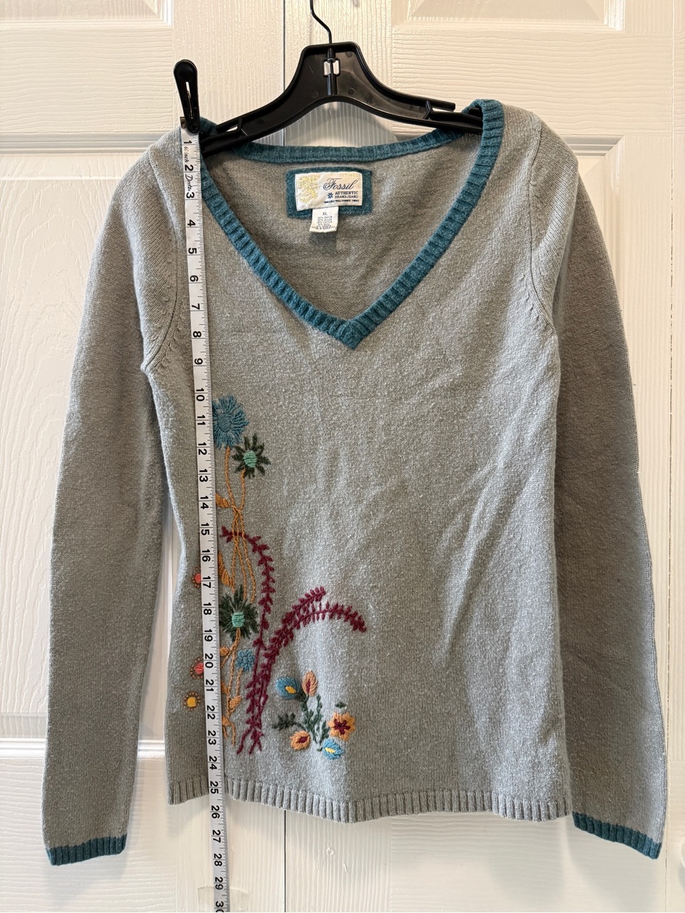 Fossil Embroidered long V-Neck Sweater size XL - Picture 2 of 4